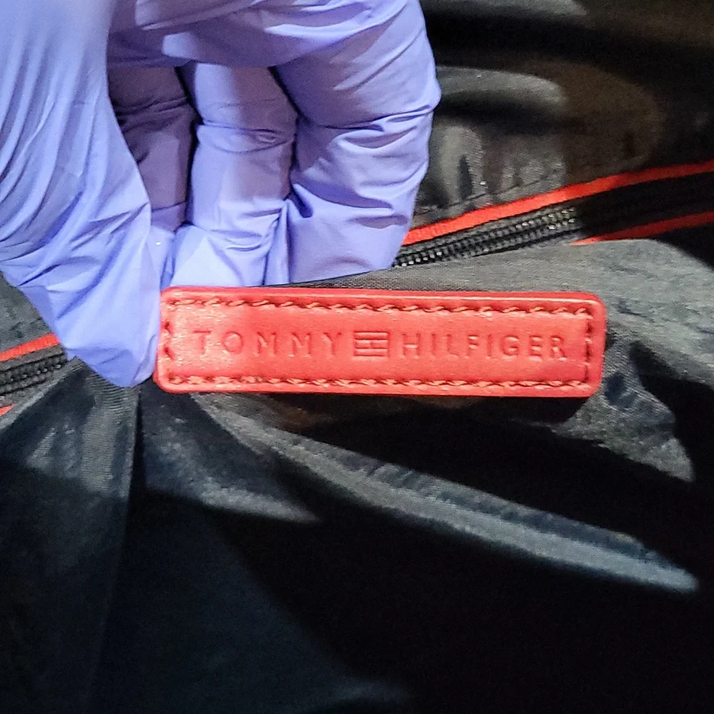 Tommy Hilfiger Purse - Picture 9 of 14